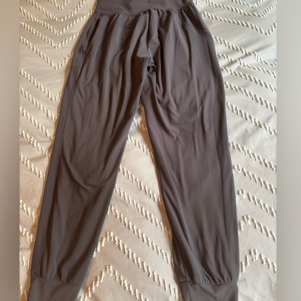 Athleta High Rise Salutation Joggers in Gray Women’s Size XS - Picture 7 of 10